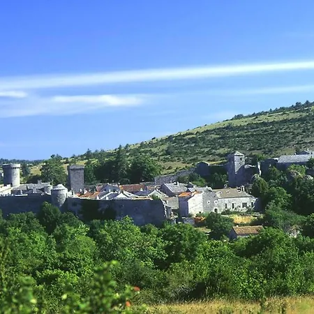 La Maison Huguetoune بيت للعطل *